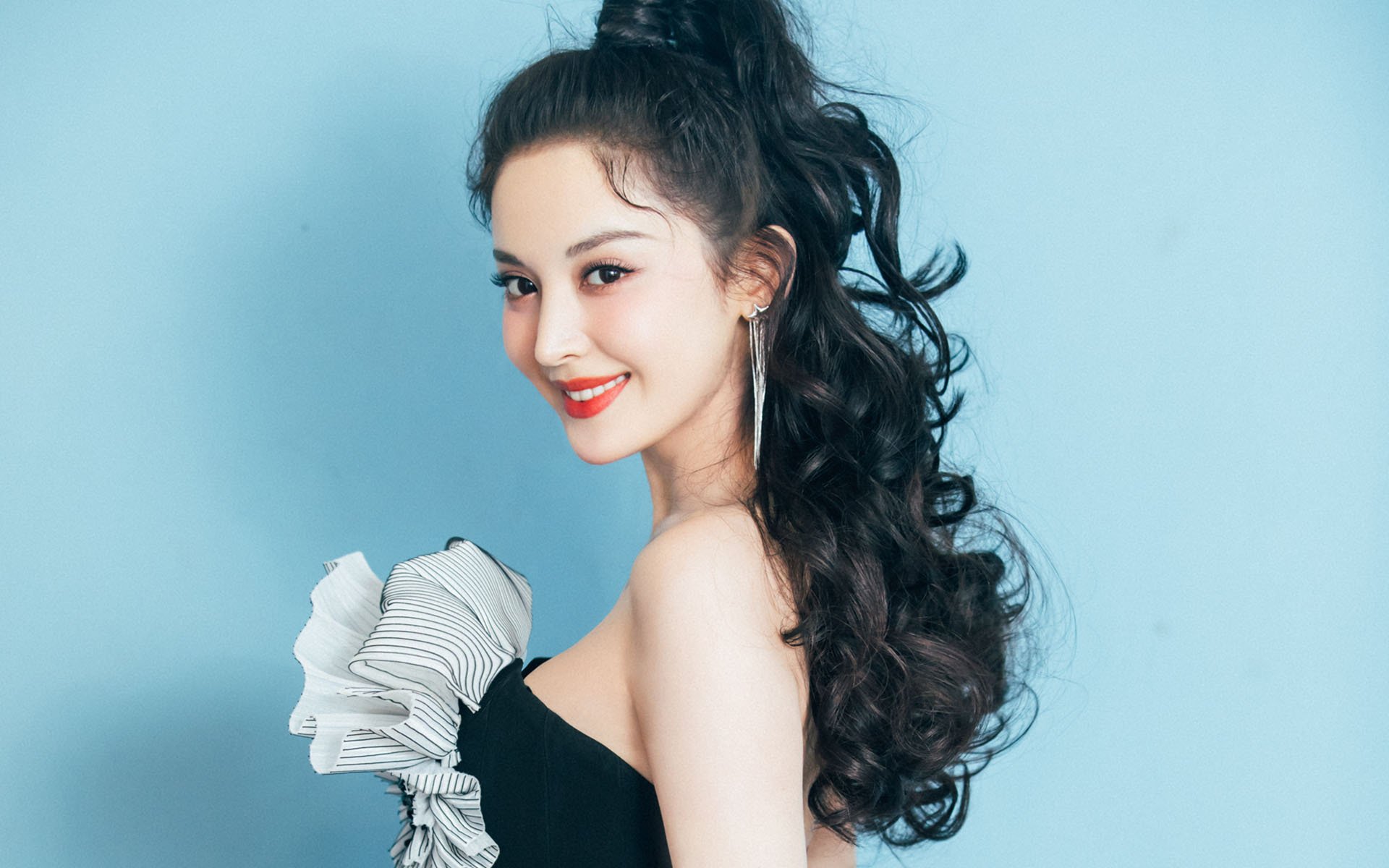 西甲教练团队基于数据分析优化中场控制策略，西甲最强中场